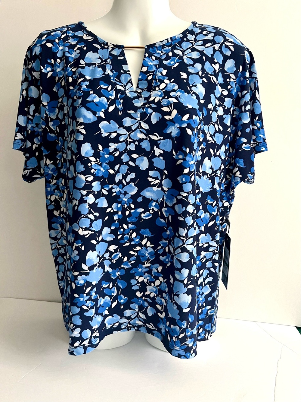 Jones New York Navy Blue Floral Keyhole Blouse